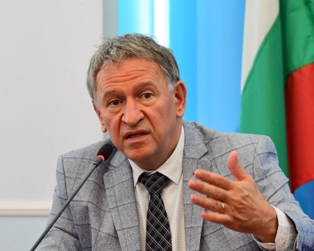 Здравният министър: Не е изключена нова вълна на COVID през лятото