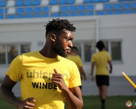 Ботев привлече Антоан Бароан, канарчетата тренираха на красив стадион в Бурдур