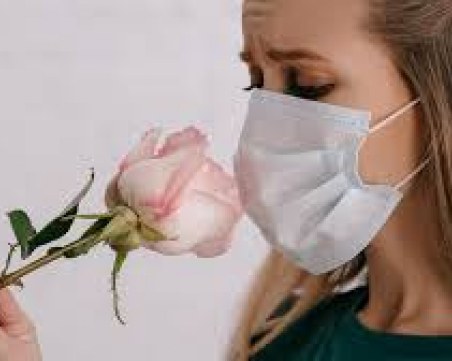 Изследване: Обонянието, загубено при COVID, се връща след година