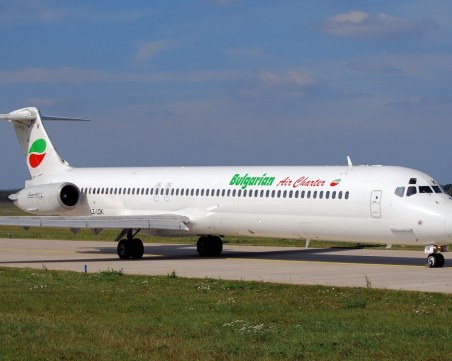 Двигателят на български самолет избухна в Италия, пилотът го приземи успешно