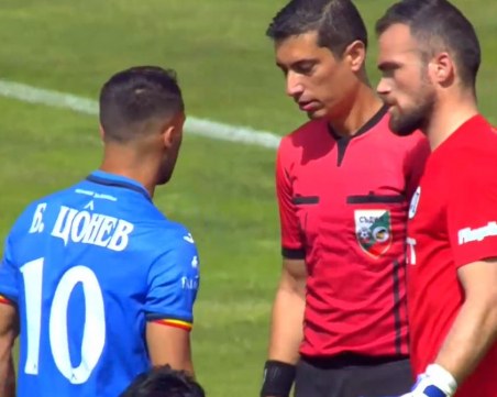 Левски удари Локо Пловдив с 1:0, въпреки че игра с човек по-малко 80 минути