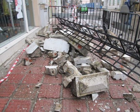 Балкон рухна в Германия, девет души са ранени