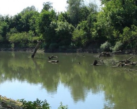 Баща и 13-годишният му син са се удавили в река Вит