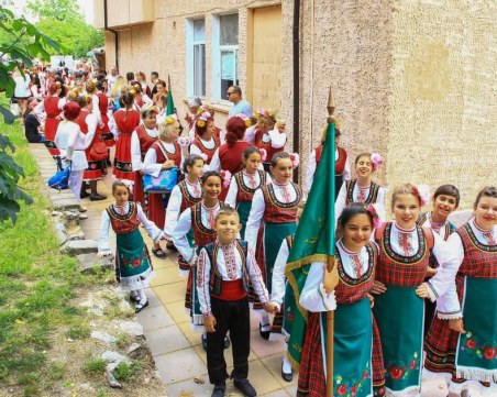 Кметът Павел Михайлов беше гост на първия фолклорен фестивал 