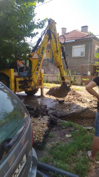 Спукана тръба остави Стамболийски без вода