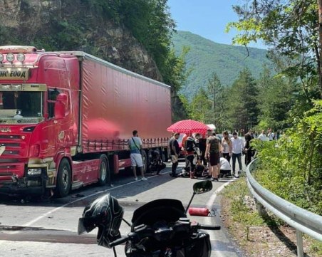 35-годишен моторист е в болница след катастрофата на пътя Кричим-Девин