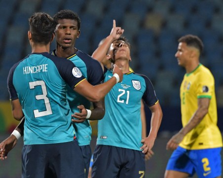 Бразилия с равенство, Перу с победа на Копа Америка