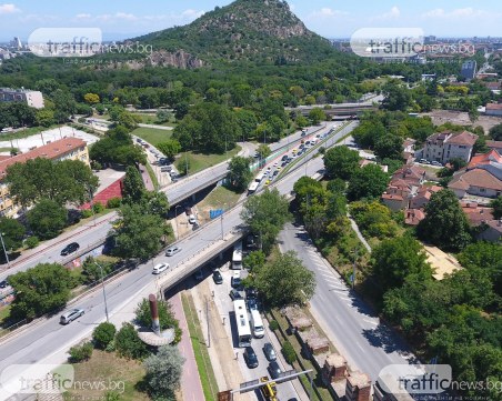 Брутални тапи по Коматевския възел цял ден, разкопават и  бул. 