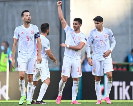 Испания е на четвъртфинал след страхотна драма с 8 гола срещу Хърватия