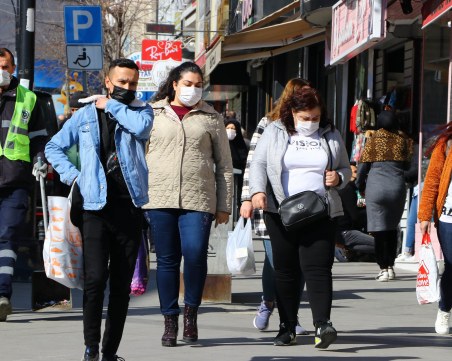 Падат редица ограничения срещу COVID в Турция