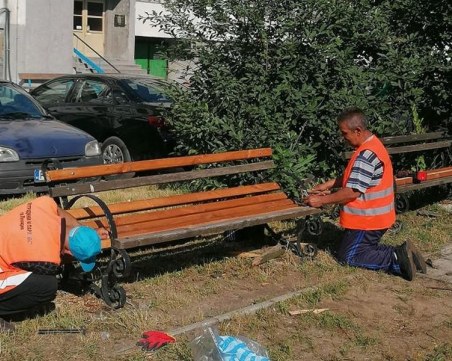 Ремонтират пейките в район 