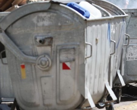 Труп на бебе бе открит в кофа за боклук в София