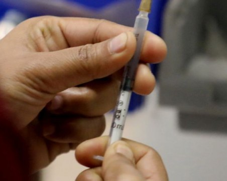 Защо България е последна по ваксинация в ЕС