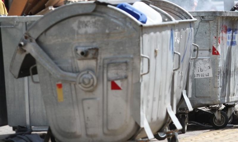 Труп на бебе бе открит в кофа за боклук в София