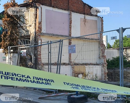 Ефектът на доминото? Къща рухва в Пловдив, може да повлече останалите