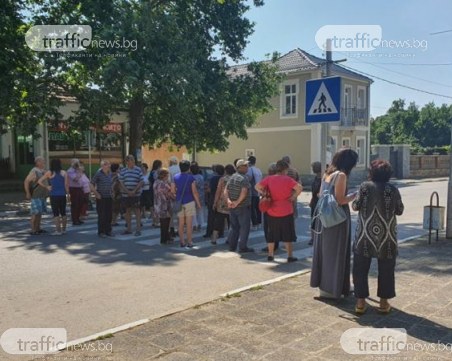 Гражданско неподчинение край Пловдив! Хора без вода от седмици блокираха пътища