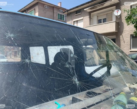 Излитане на самолет спряло разбиването на градоносния облак над Асеновград