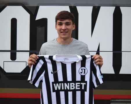 Локо привлече Артур Крачун