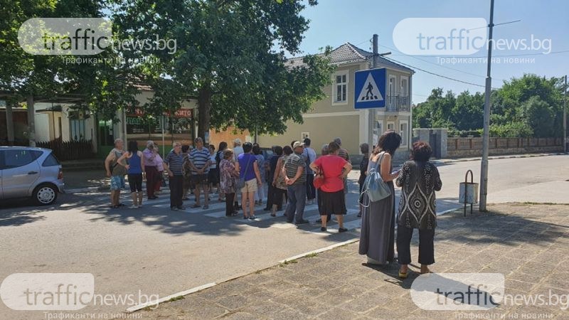 Гражданско неподчинение край Пловдив! Хора без вода от седмици блокираха пътища