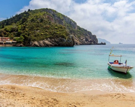 Искат сертификати за ваксинация или тестове за пътувания до гръцките острови