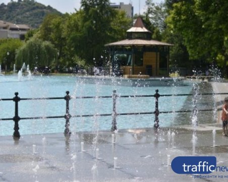 Започва светлинното шоу на Пеещите фонтани