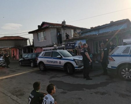 Арестуваха девет души в Бургас за купуване на гласове