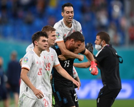 Испания оцеля срещу Швейцария след дузпи и е на полуфинал