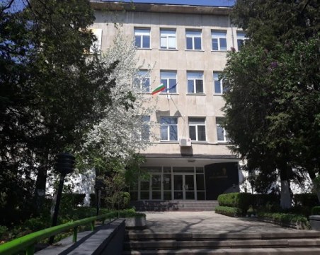 Охранител в софийско училище изви ръката на ученик и наби друг