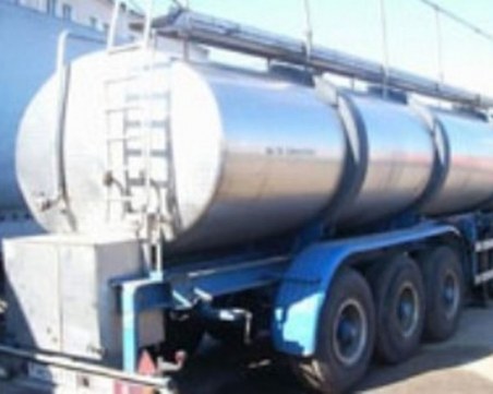 Шофьор пострада при сблъсък с цистерна край Търново