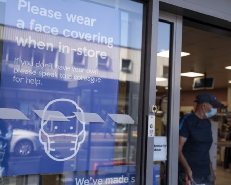 Скоро носенето на маски във Великобритания ще бъде личен избор