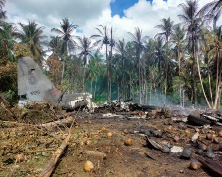 Авиокатастрофата във Филипините: 50 жертви и десетки ранени