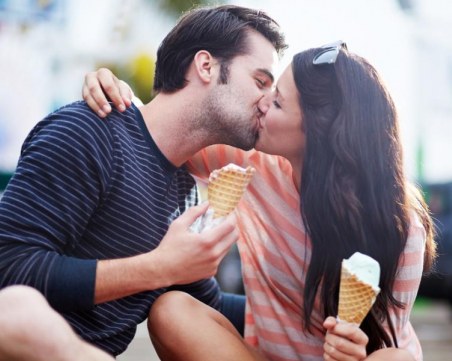 Днес е Световен ден на целувката