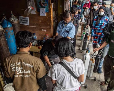 Нов рекорд в Индонезия! Близо 30 000 заразени за ден