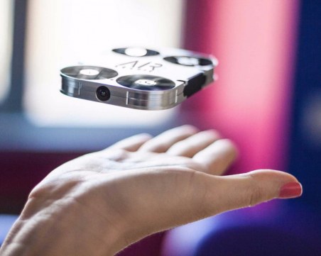 Патентоваха смартфон с вграден дрон за снимки