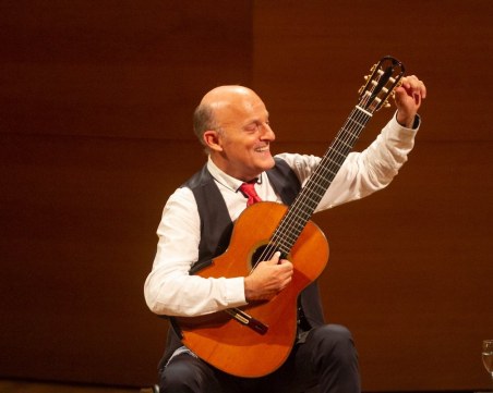 Световноизвестен френски композитор и китарист свири в Пловдив
