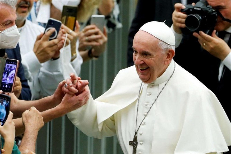 Папа Франциск е претърпял успешно операцията