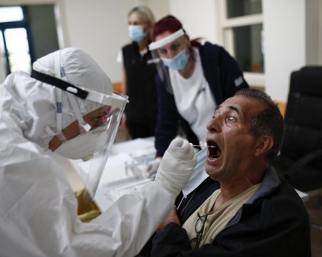 Двоен скок на заразените в Гърция за дни, властите свикват извънреден брифинг