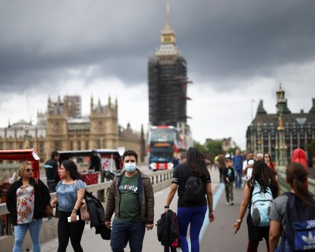 Великобритания с най-много заразени от януари насам