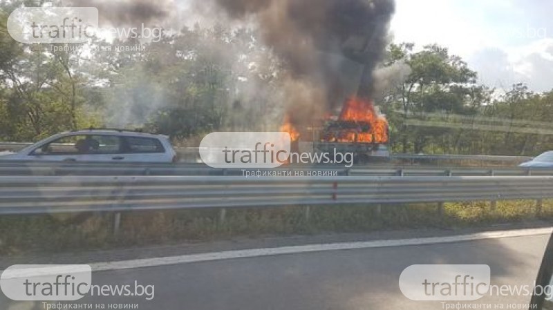 Бус гори на магистрала Тракия, превозното средство е изпепелено