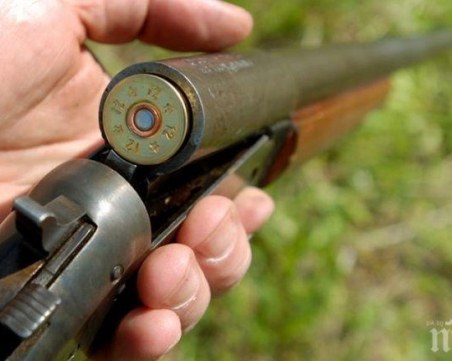 Млади пишман ловци се простреляха, спасяват ги във врачанска болница