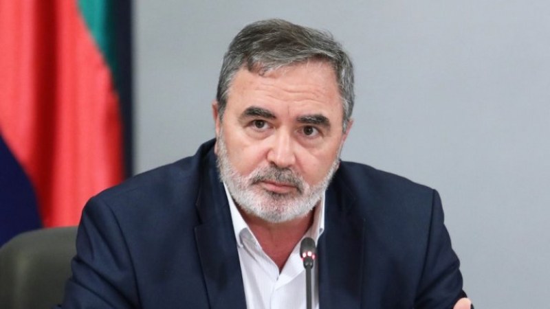 Доц. Кунчев: Говорехме за трета вълна през септември, сега я чакаме по-рано
