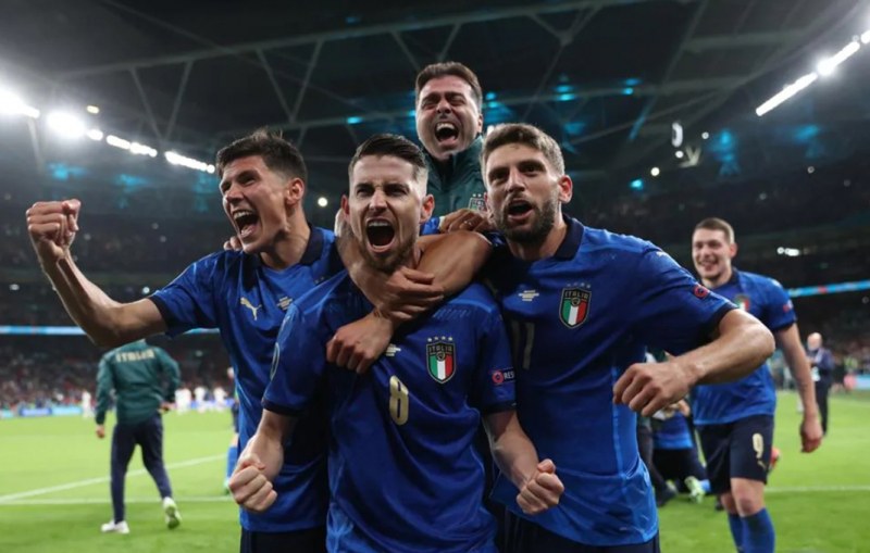 Италия успя да пречупи Испания след дузпи и е на финал