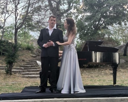 Божествени красиви арии се леят от Часовниковата кула в Пловдив