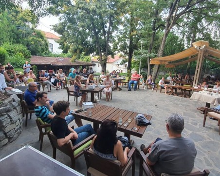 Мнозина дойдоха да чуят проф. Иво Христов на представянето на книгата му 