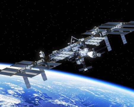 Неизвестен обект премина близо до МКС