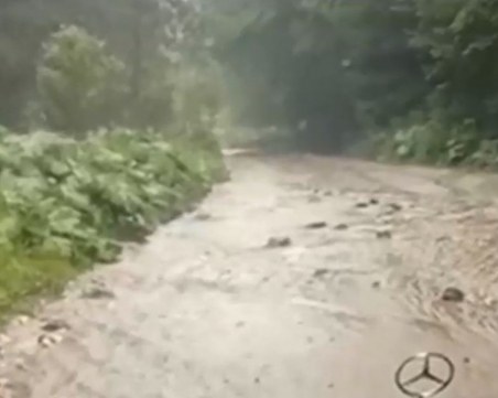 Затварят за ремонт пътя до Чудните мостове