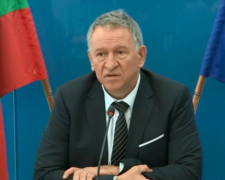 Планът за действие при нова вълна е готов! Затварят всичко при над 500 заразени на 100 000 души