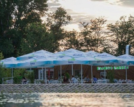 Данъчни удариха заведение на Гребната