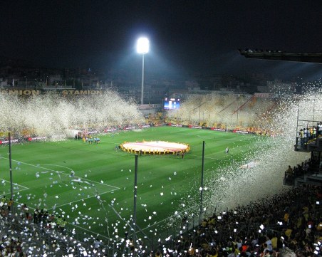 Феновете се връщат по стадионите в Гърция, но само ваксинирани или с негативен тест