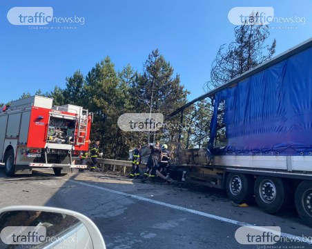 Камион гори на магистрала Тракия, движението за морето е спряно
